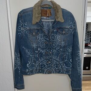 NWT Levi's Hand Bleached Denim Jacket with Faux Fur Collar | L